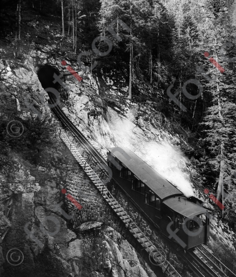 Pilatusbahn | Pilatus Railway  - Foto foticon-simon-021-052-sw.jpg | foticon.de - Bilddatenbank für Motive aus Geschichte und Kultur